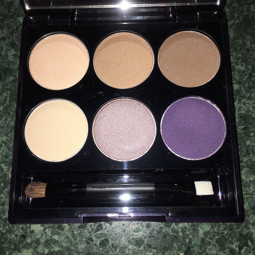NEW Smashbox eye shadow palette “Classified “